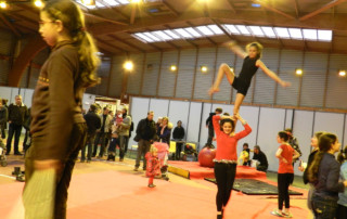 Atelier cirque- Marché de Noël 2011 - école de cirque En Piste - Cesson-Sévigné - Rennes Metropole