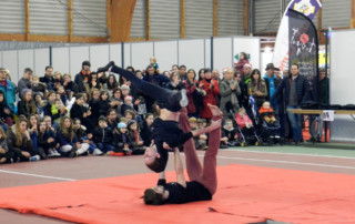 Animation cirque - Marché de Noël de Cesson-Sévigne 2014 - école de cirque En Piste - Cesson-Sévigné - Rennes Metropole