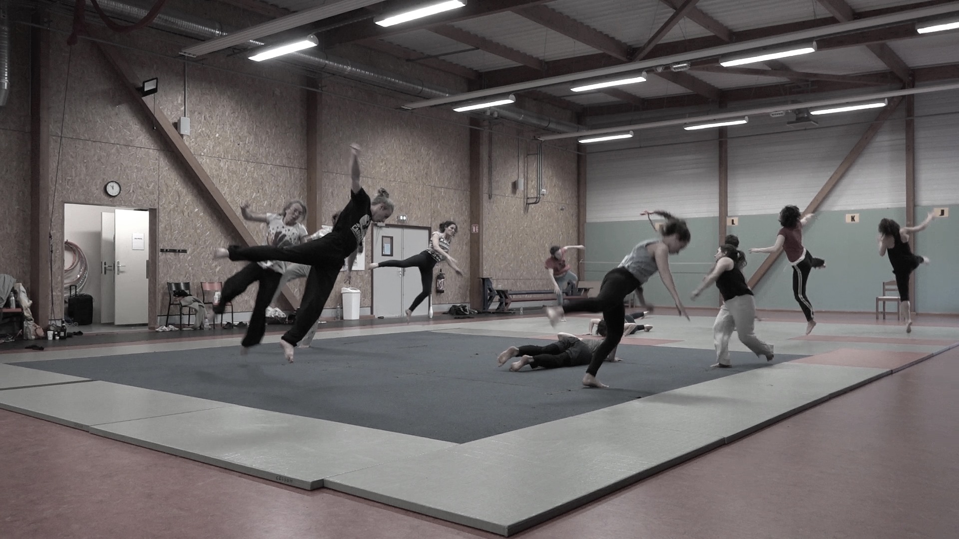 Stage d'acrobatie à l'école de cirque En Piste de Cesson-Sévigné