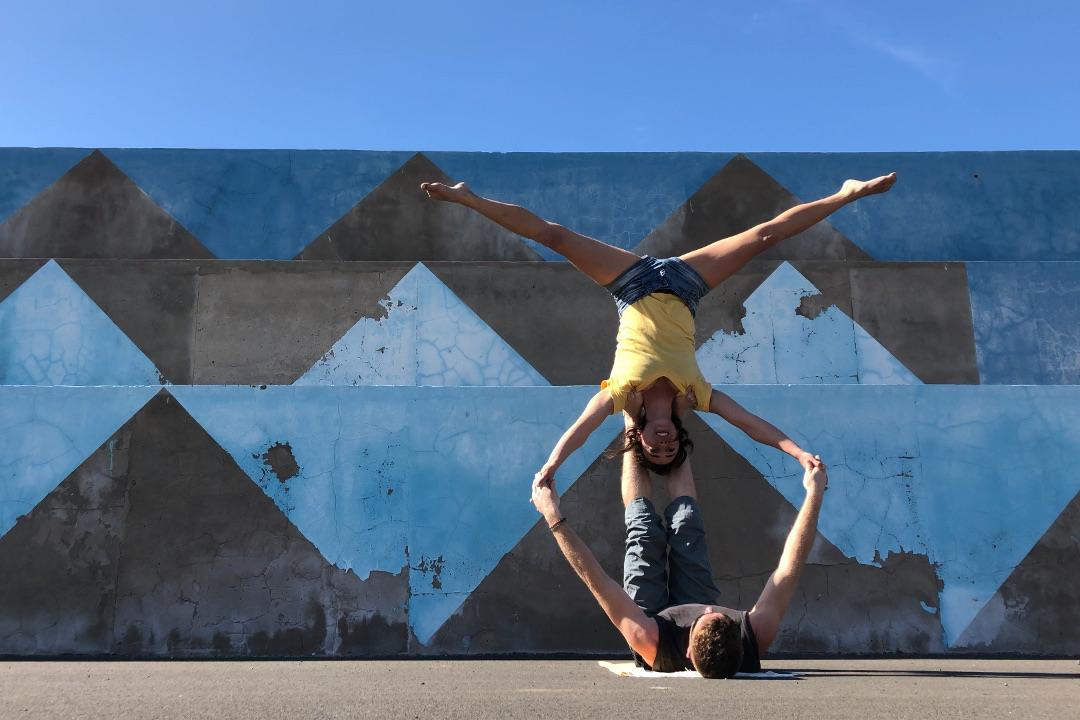Atelier d'acro yoga au Festival des 15 ans d'en piste