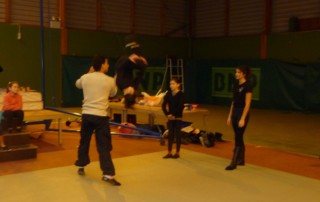 Animation cirque - Marché de Noël de Cesson-Sévigne 2010 - école de cirque En Piste - Cesson-Sévigné - Rennes Metropole