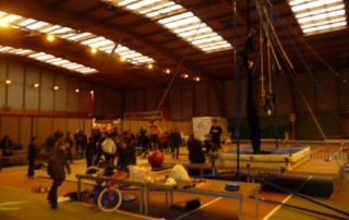 Animation cirque - Marché de Noël de Cesson-Sévigne 2010 - école de cirque En Piste - Cesson-Sévigné - Rennes Metropole