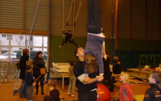 Animation cirque - Marché de Noël de Cesson-Sévigne 2010 - école de cirque En Piste - Cesson-Sévigné - Rennes Metropole