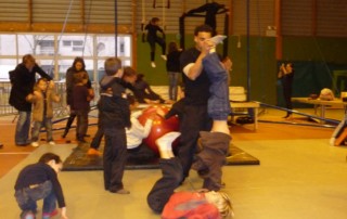 Animation cirque - Marché de Noël de Cesson-Sévigne 2010 - école de cirque En Piste - Cesson-Sévigné - Rennes Metropole
