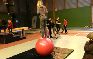 Atelier cirque- Marché de Noël 2011 - école de cirque En Piste - Cesson-Sévigné - Rennes Metropole