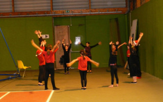Atelier cirque- Marché de Noël 2011 - école de cirque En Piste - Cesson-Sévigné - Rennes Metropole