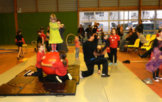 Atelier cirque- Marché de Noël 2011 - école de cirque En Piste - Cesson-Sévigné - Rennes Metropole