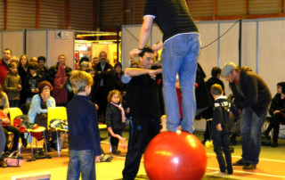 Atelier cirque- Marché de Noël 2011 - école de cirque En Piste - Cesson-Sévigné - Rennes Metropole