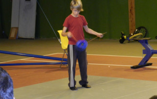 Atelier cirque- Marché de Noël 2011 - école de cirque En Piste - Cesson-Sévigné - Rennes Metropole