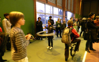 Atelier cirque- Marché de Noël 2011 - école de cirque En Piste - Cesson-Sévigné - Rennes Metropole