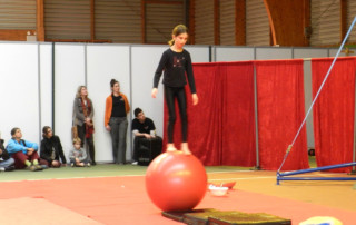 Atelier cirque- Marché de Noël 2011 - école de cirque En Piste - Cesson-Sévigné - Rennes Metropole