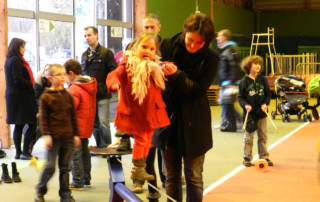 Atelier cirque- Marché de Noël 2011 - école de cirque En Piste - Cesson-Sévigné - Rennes Metropole