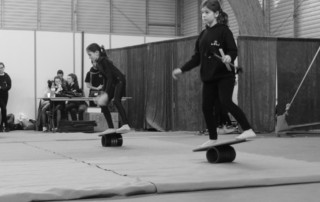 Animation cirque - Marché de Noël de Cesson-Sévigne 2014 - école de cirque En Piste - Cesson-Sévigné - Rennes Metropole