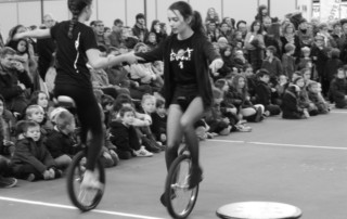 Animation cirque - Marché de Noël de Cesson-Sévigne 2014 - école de cirque En Piste - Cesson-Sévigné - Rennes Metropole